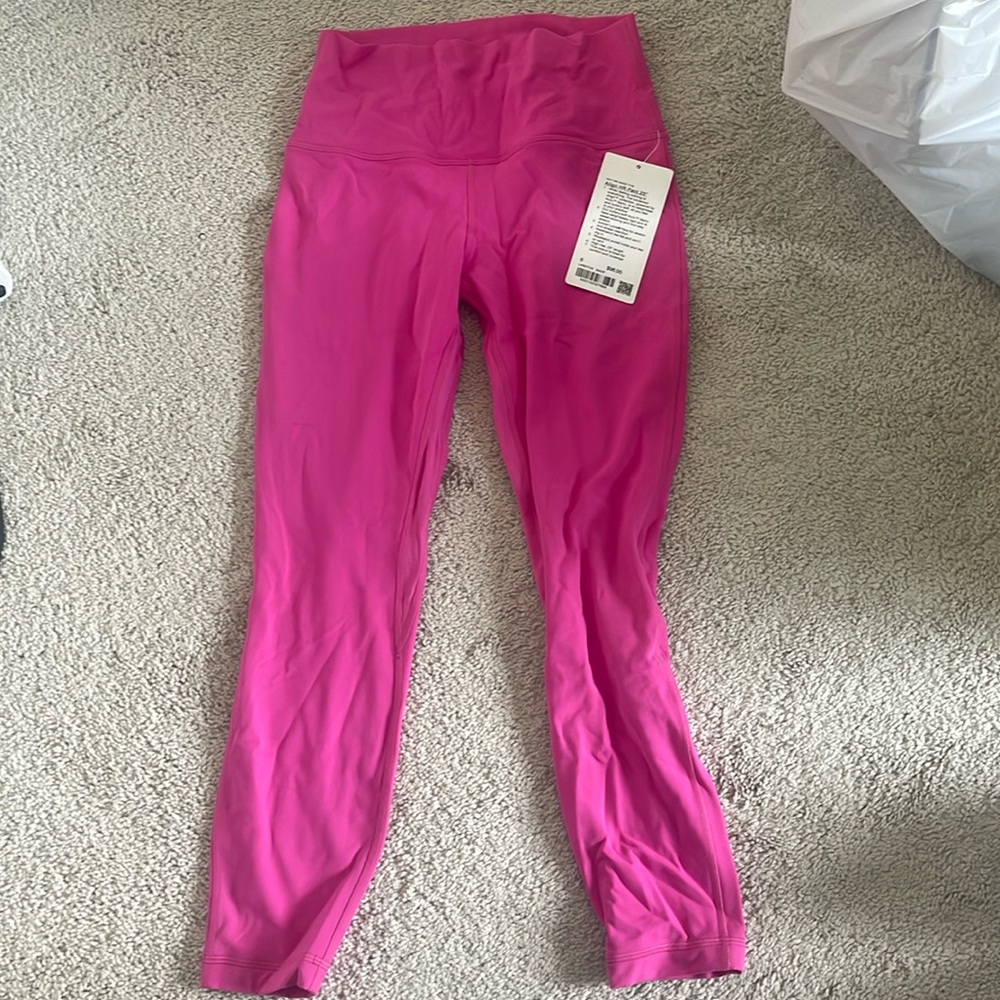 NWT Sonic pink size 8 aligns